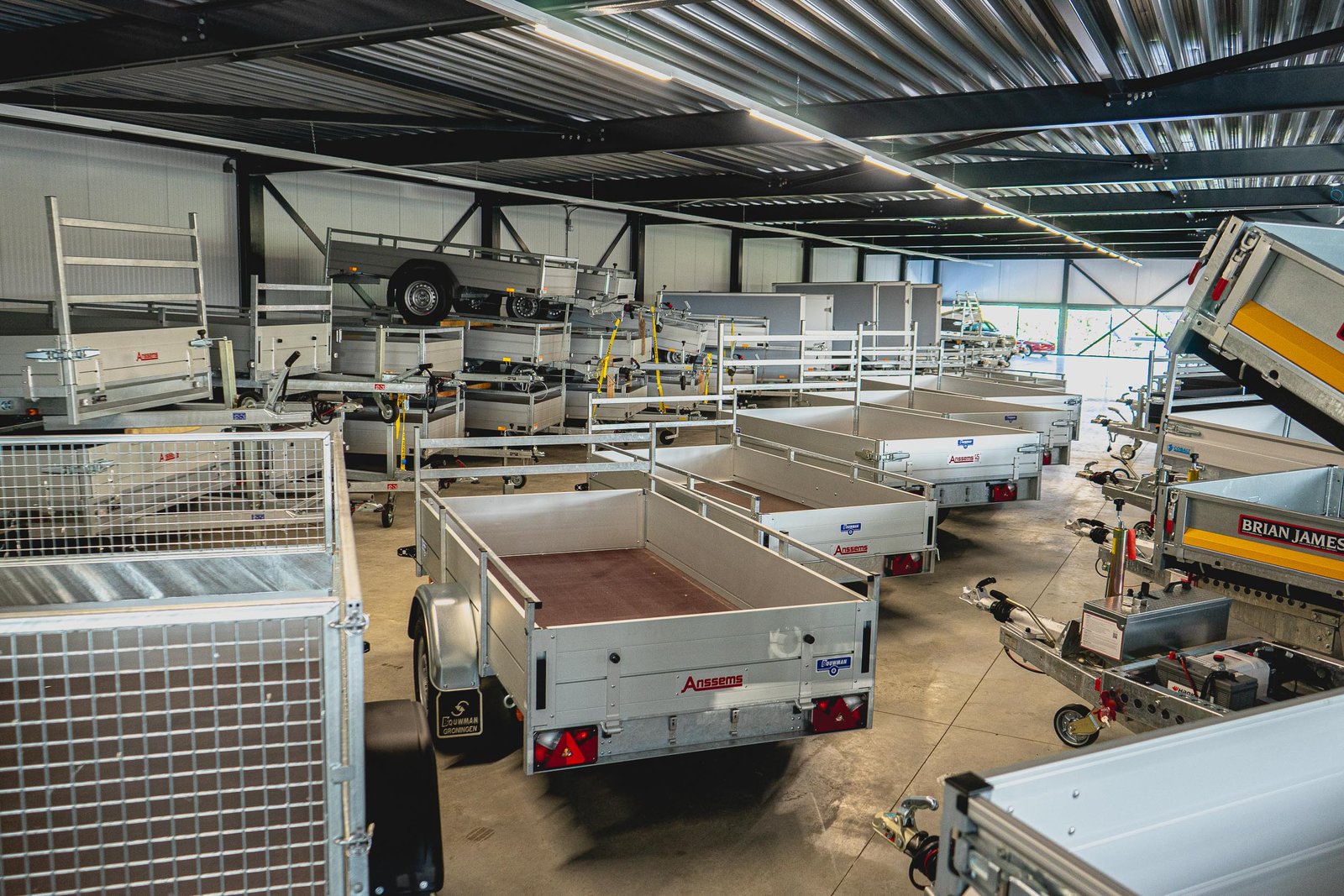 Overzicht van opgeslagen aanhangwagens