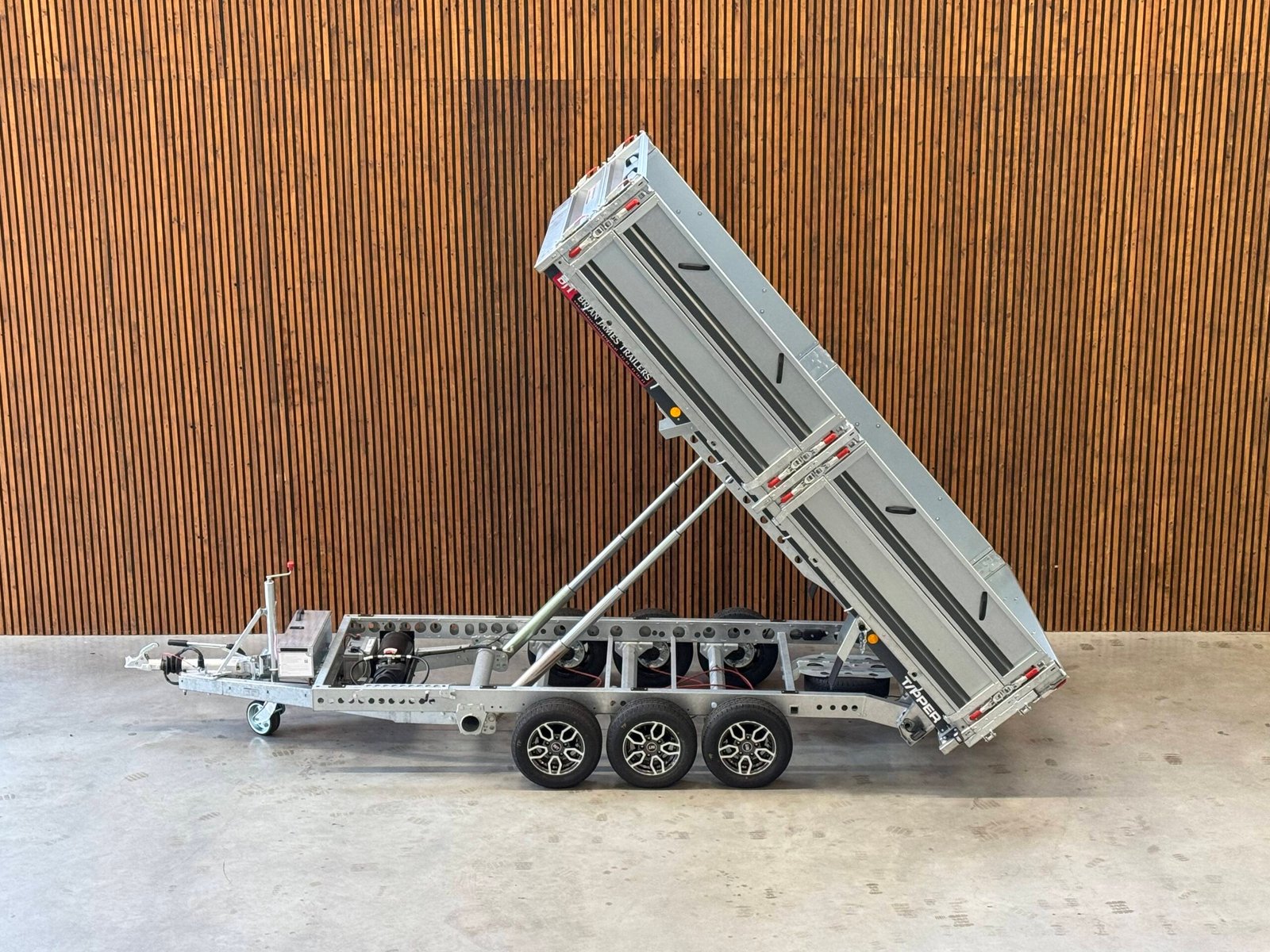 Brian James Tipper 360x200 3-as 12 inch 3500kg
