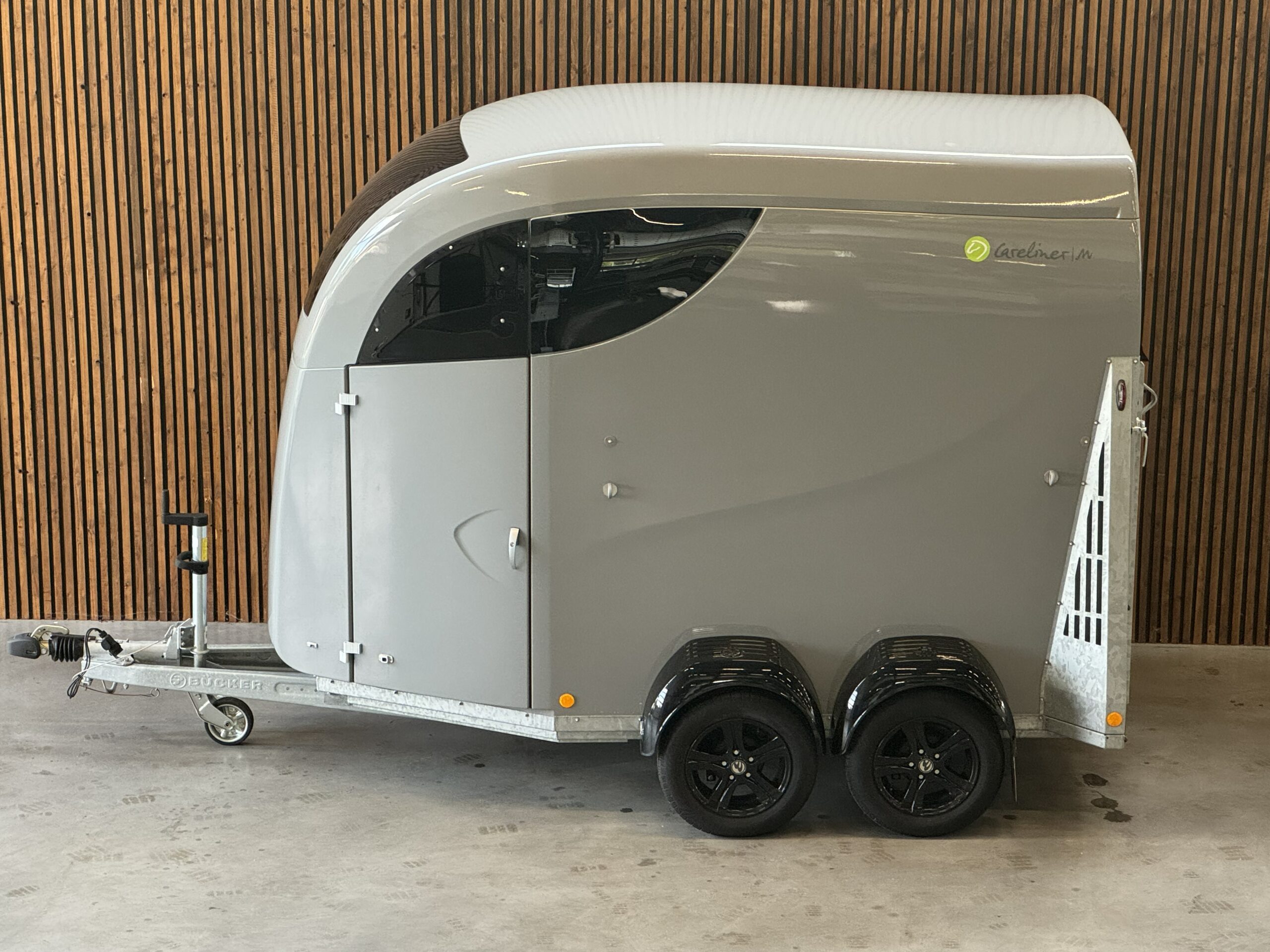 Bücker CARELINER M 345x169 2700kg
