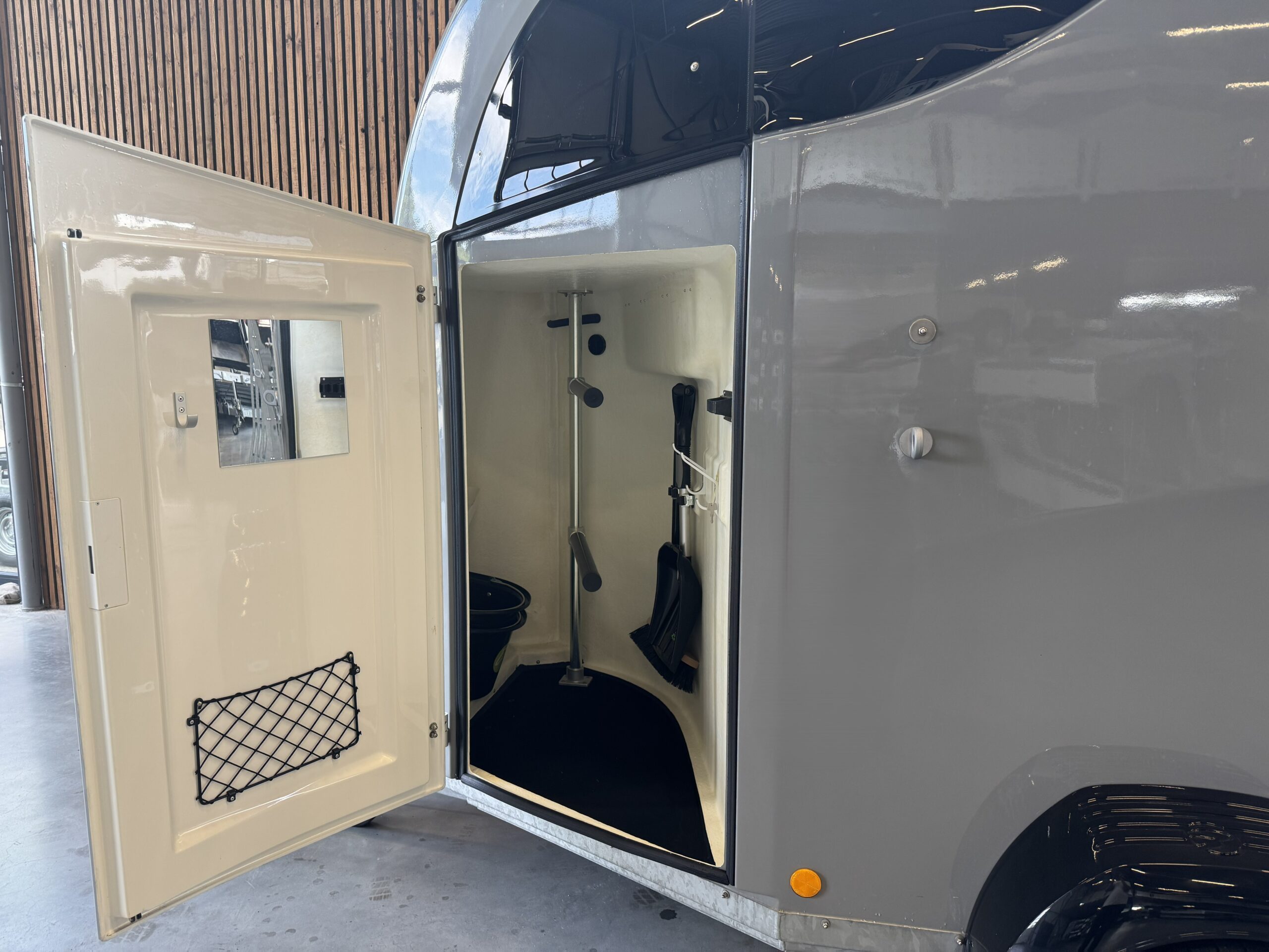 Bücker CARELINER M 345x169 2700kg - Afbeelding 10