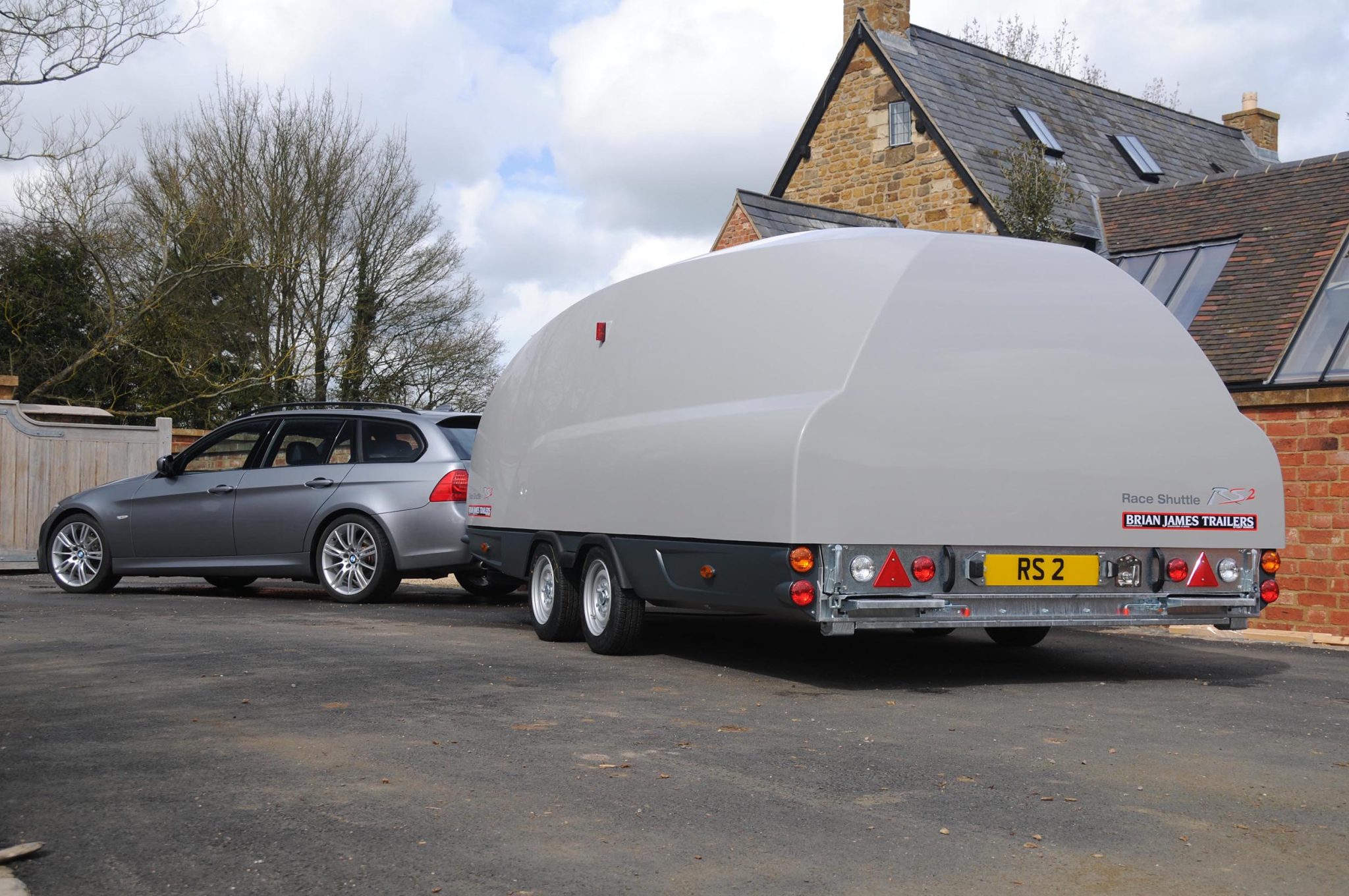 Brian James Race Shuttle 2 430x195 2600kg Tilt-bed • Bouwman aanhangwagens