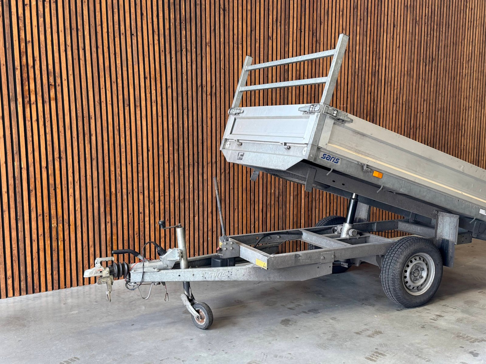 Saris kipper 255x135 1400kg enkelas - Afbeelding 4