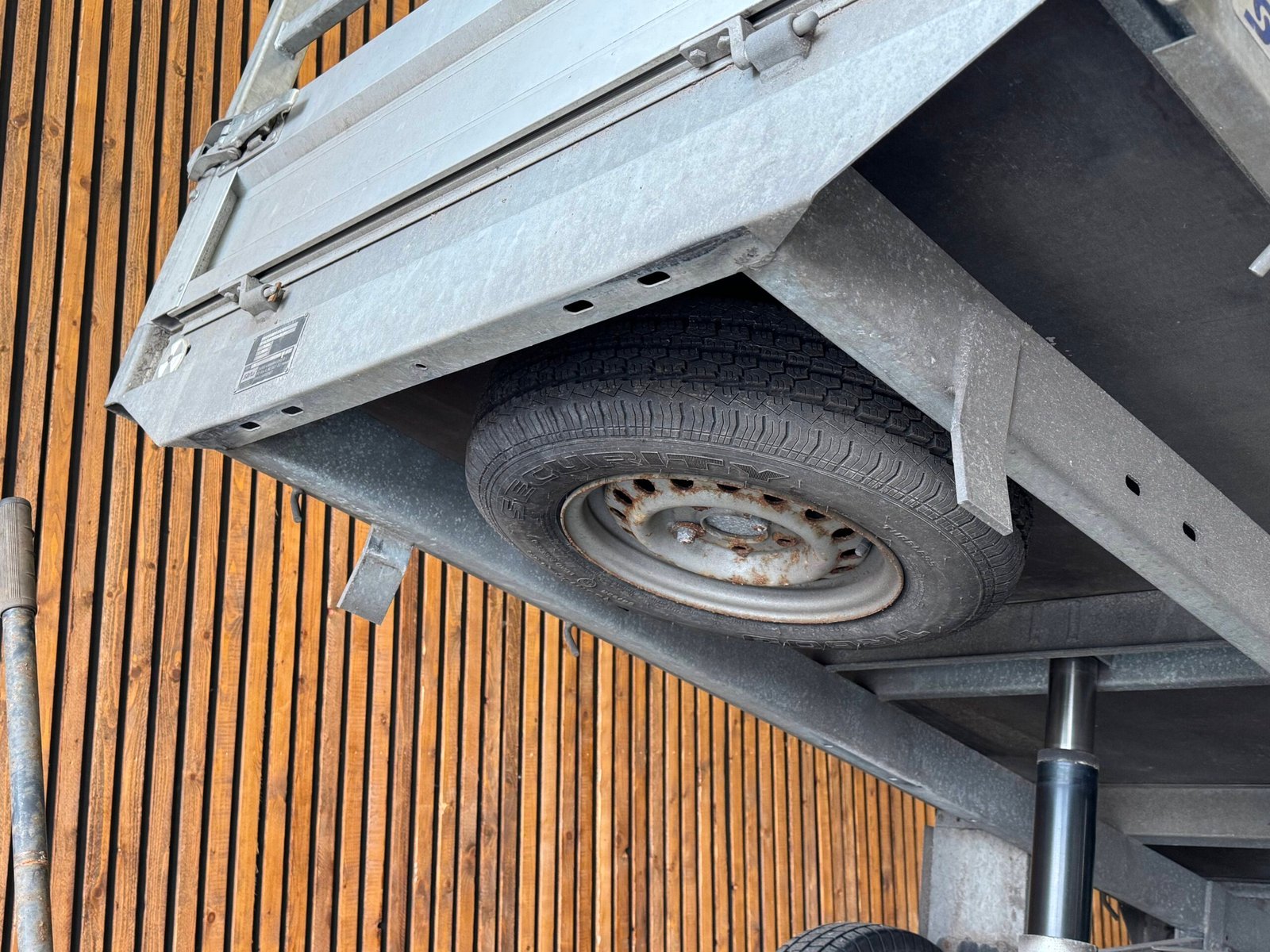 Saris kipper 255x135 1400kg enkelas - Afbeelding 6