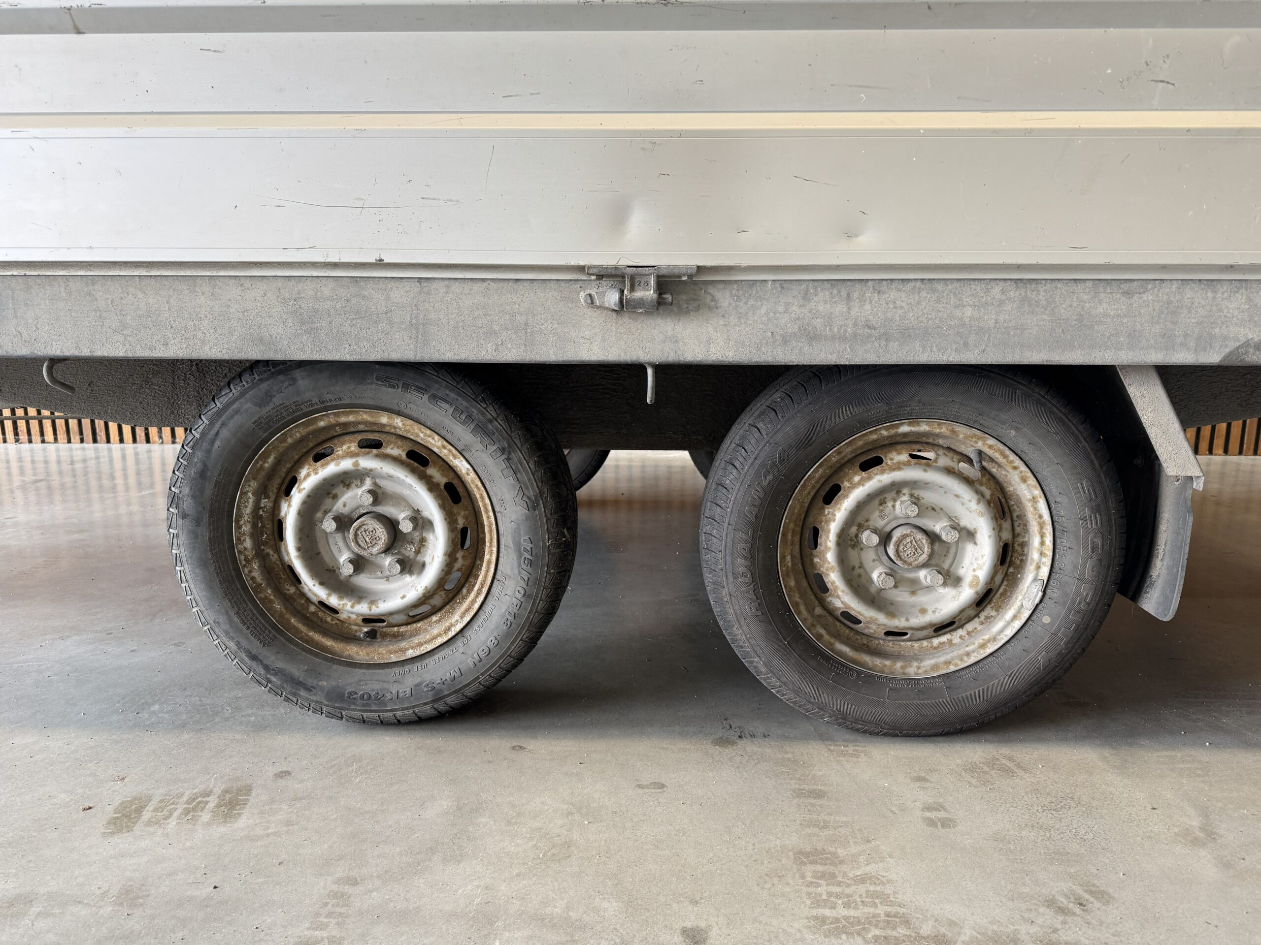 Hapert Azure Plateauwagen 305x160 2000kg 2-as - Afbeelding 6