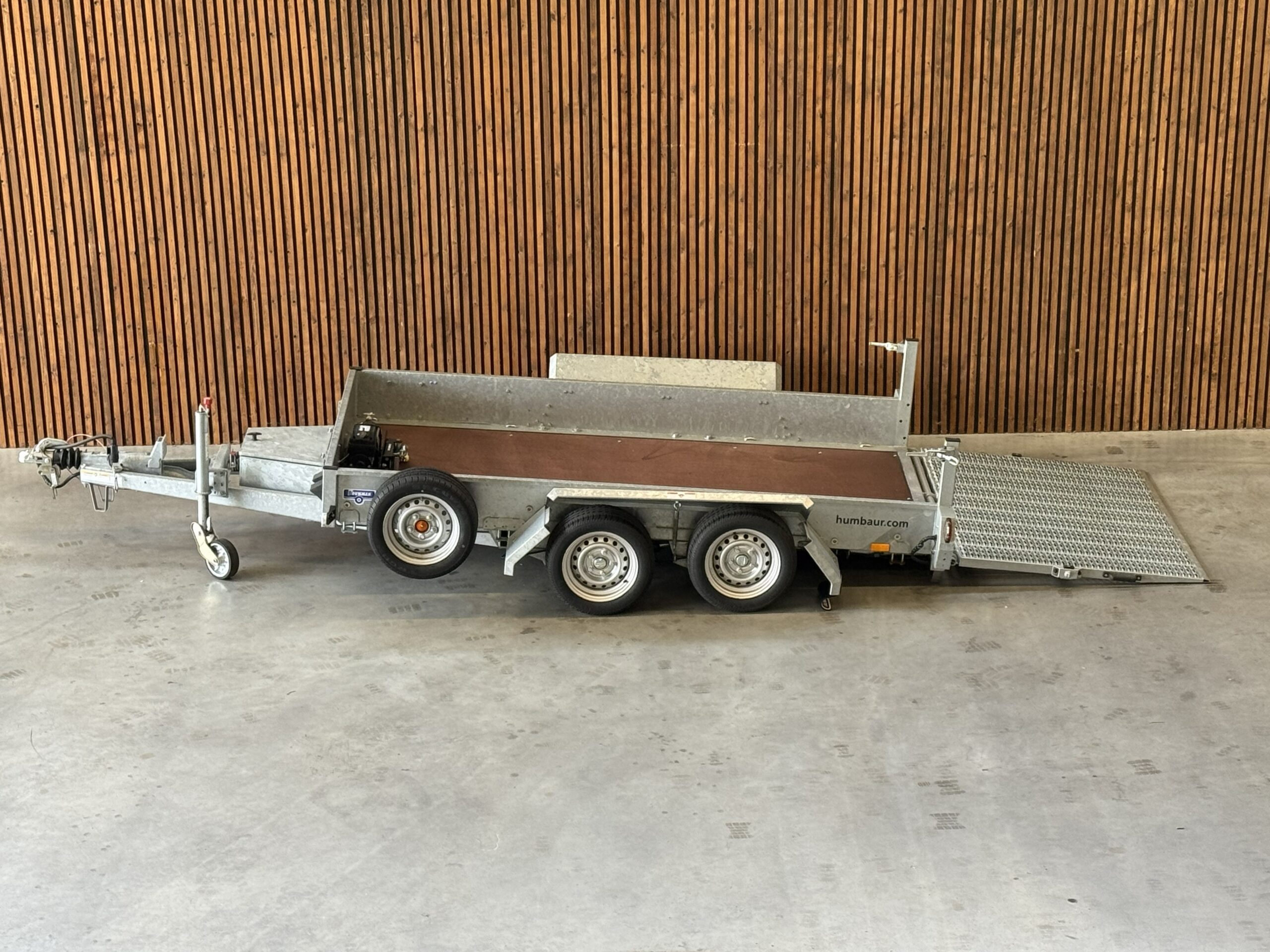 Humbaur Senko 253016 300x160 2500kg 2-as (hydraulisch afzinkbaar)