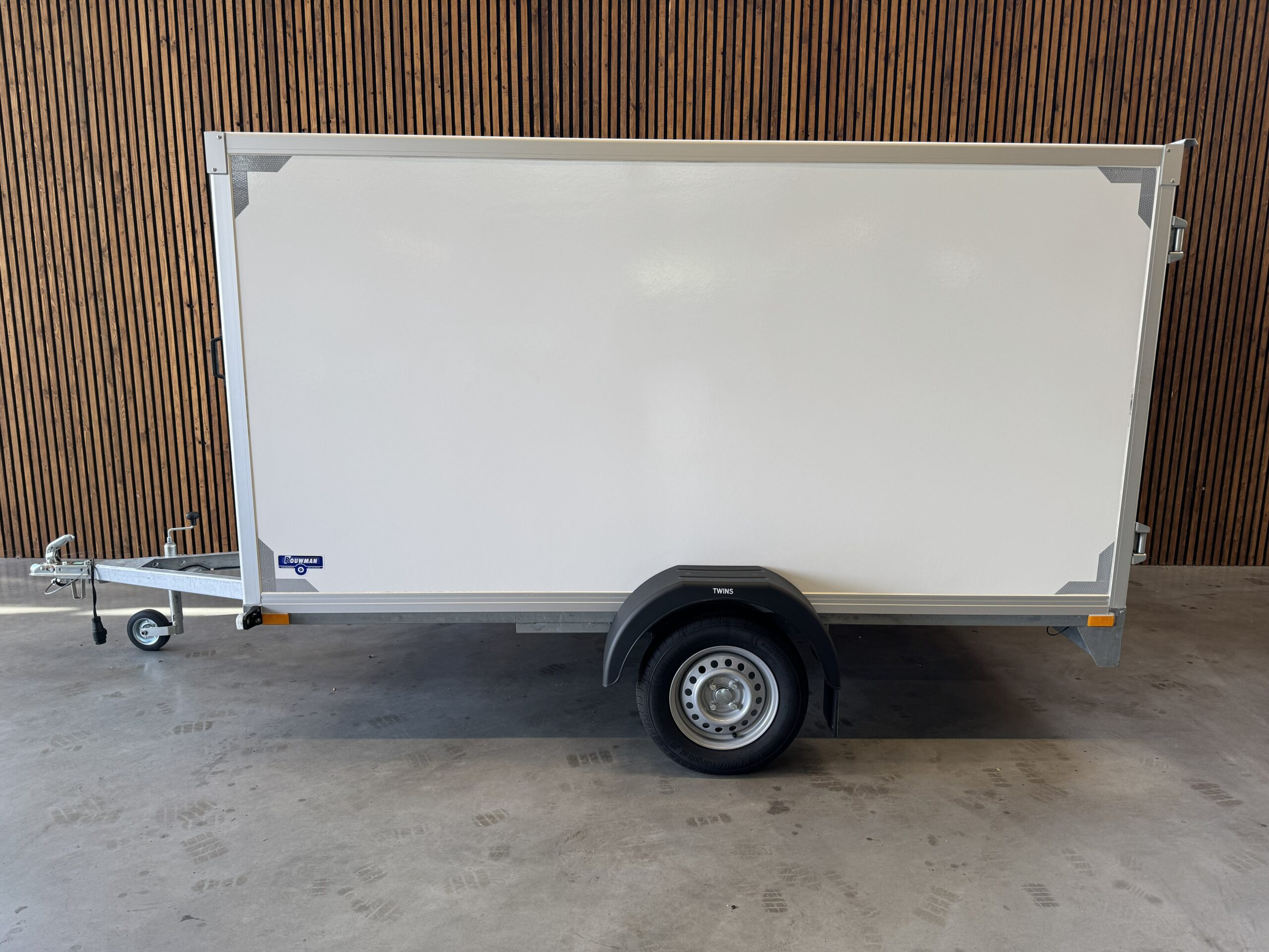 Twins Trailers Gesloten Opbouw 307x157x150 750kg Enkelas - Afbeelding 2