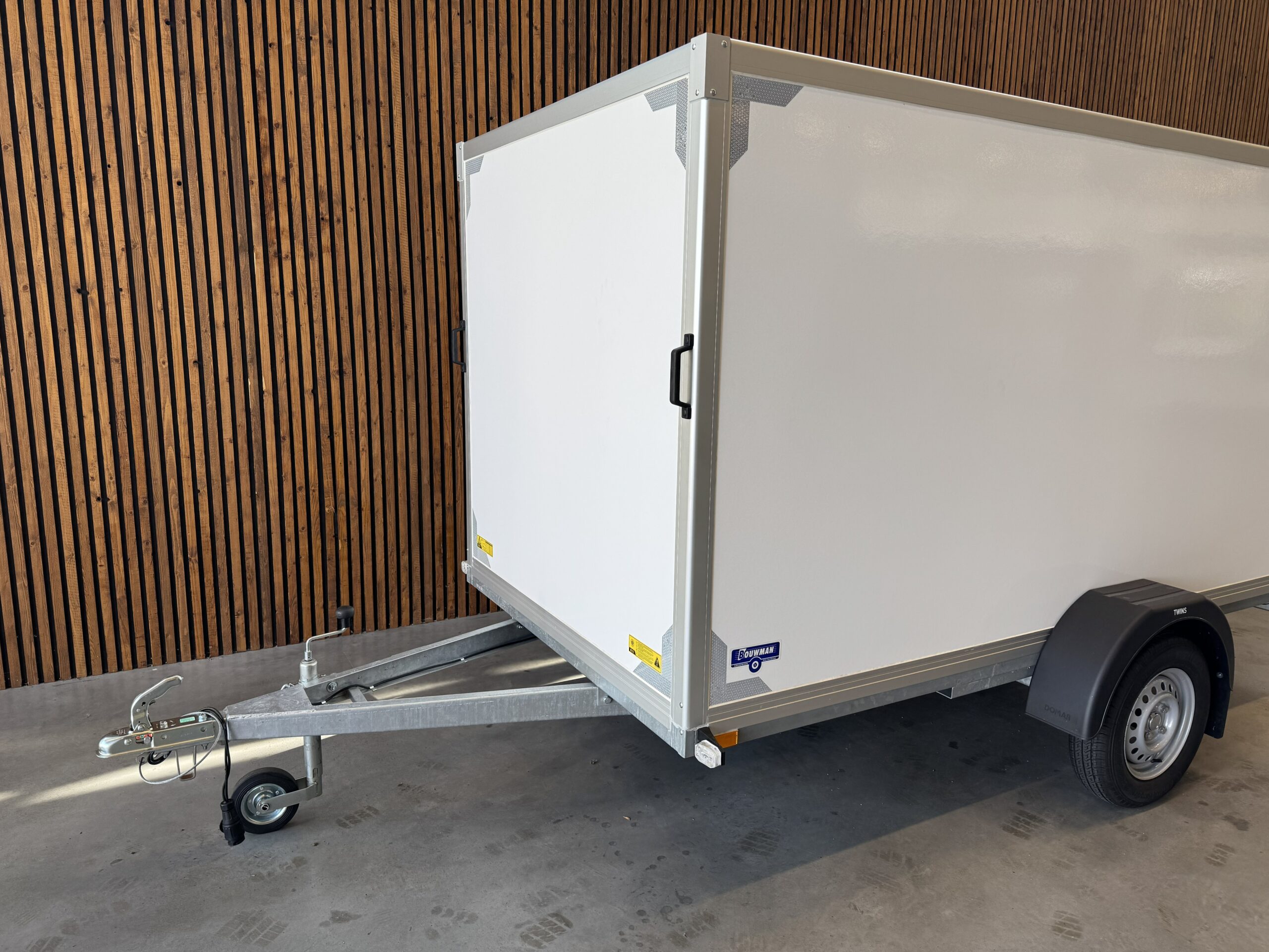 Twins Trailers Gesloten Opbouw 307x157x150 750kg Enkelas - Afbeelding 3