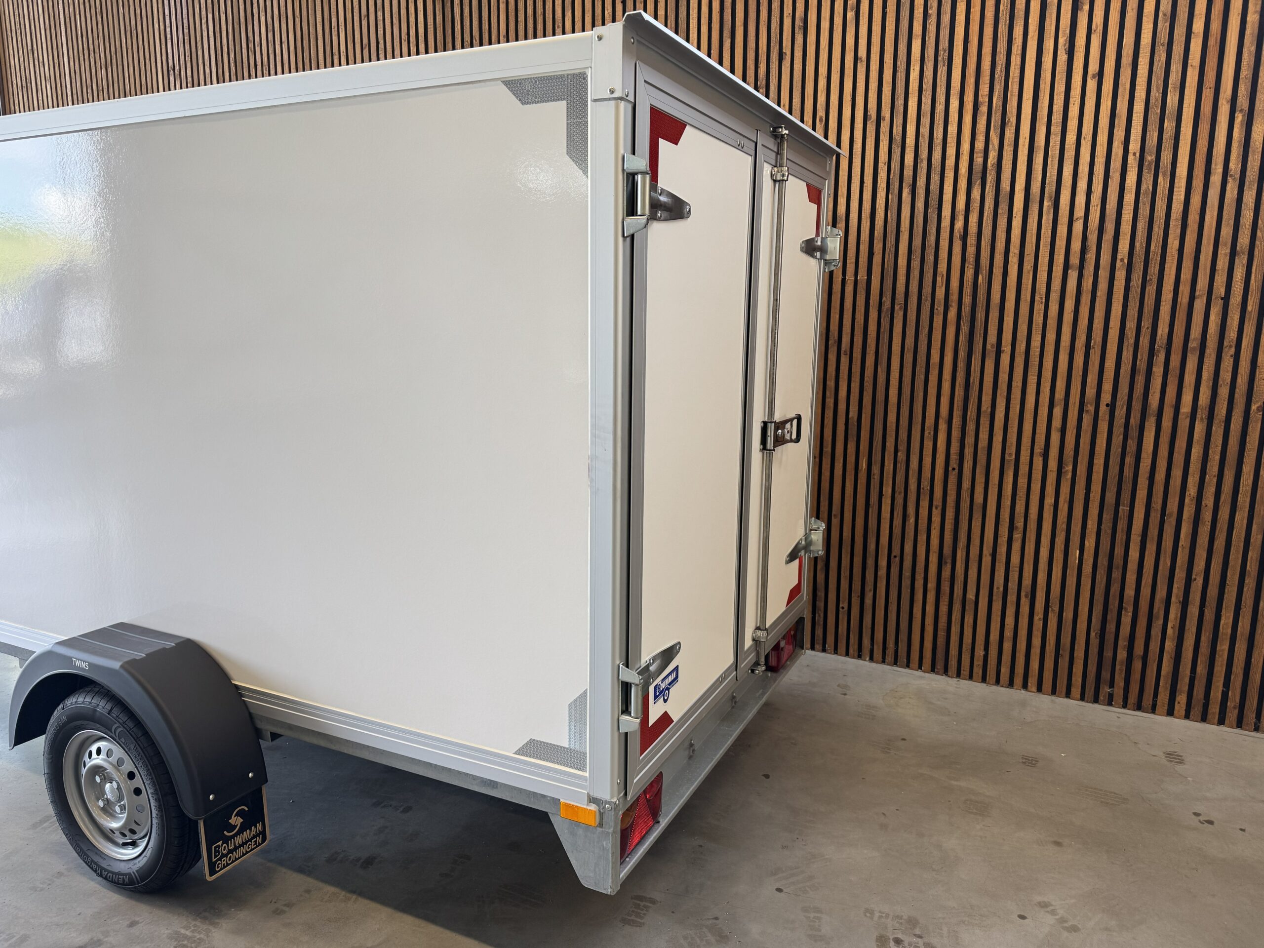 Twins Trailers Gesloten Opbouw 307x157x150 750kg Enkelas - Afbeelding 4