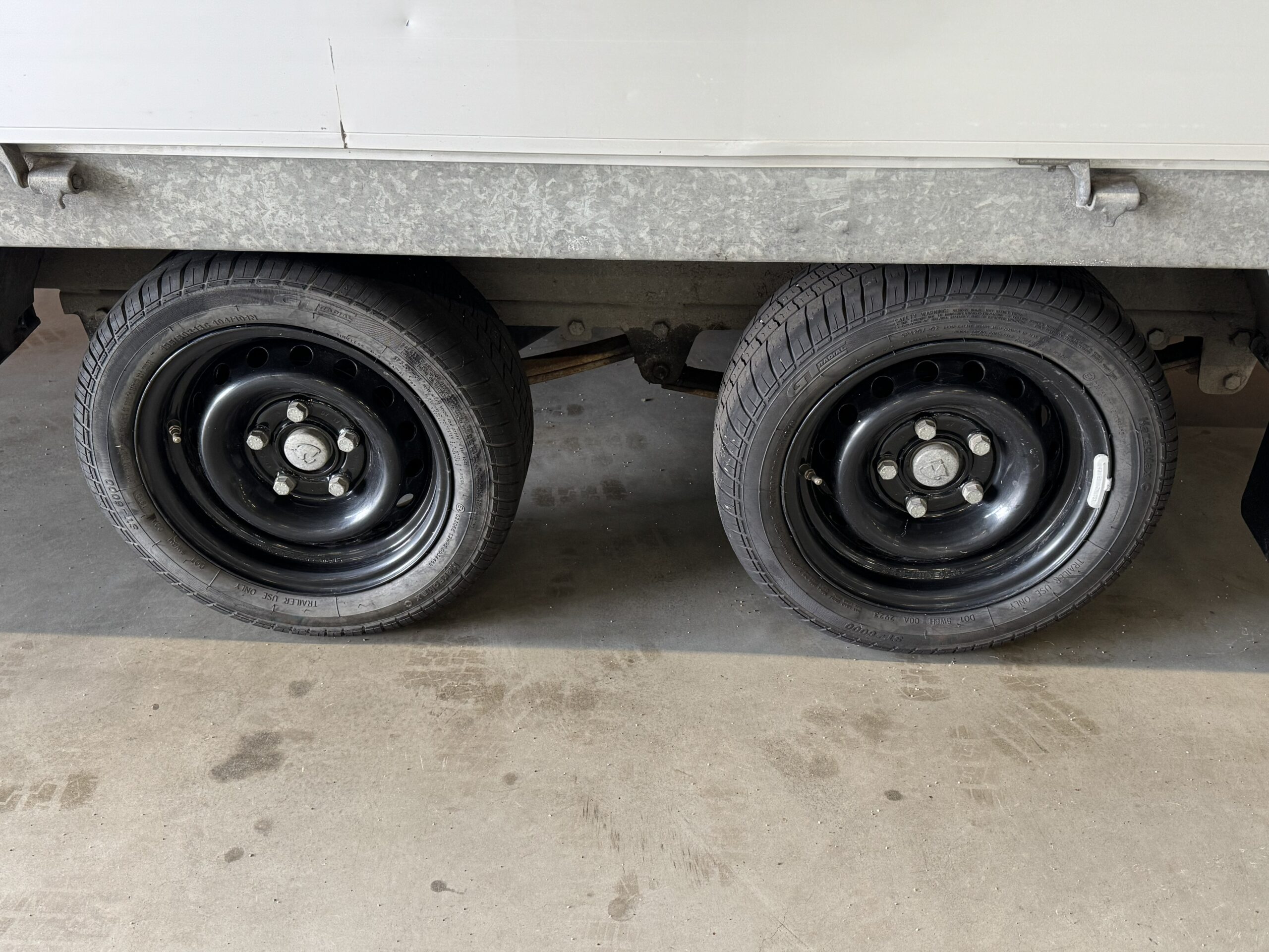 Hapert Azure Plateauwagen 400x180 3500kg Paraboolvering 2-as - Afbeelding 4